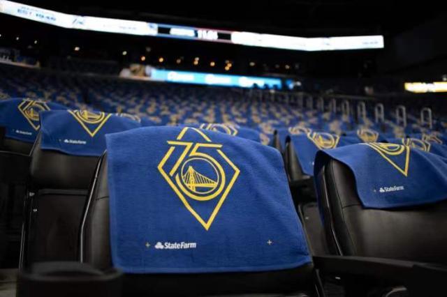 开云-【现场】941天等待换来最美重逢 勇士用爱迎接汤神